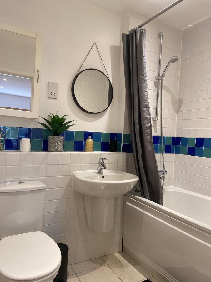 كامبريدج 2 Bedroom, 2 Bathroom Apartment With Free Parking In A Great Location المظهر الخارجي الصورة