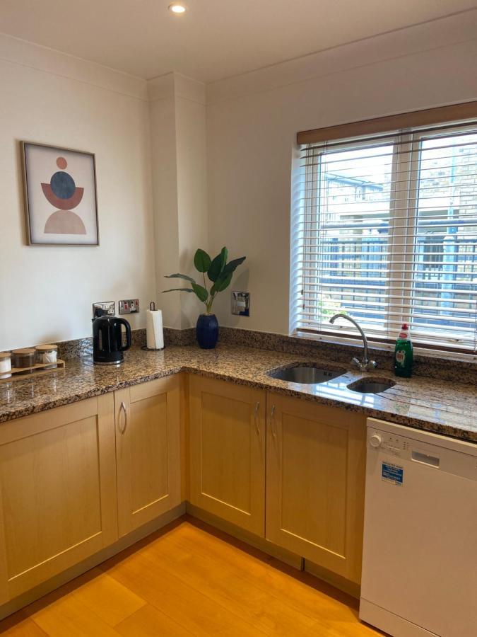 كامبريدج 2 Bedroom, 2 Bathroom Apartment With Free Parking In A Great Location المظهر الخارجي الصورة