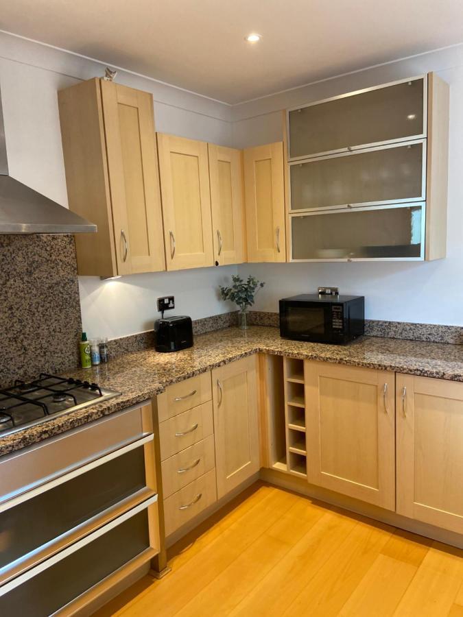 كامبريدج 2 Bedroom, 2 Bathroom Apartment With Free Parking In A Great Location المظهر الخارجي الصورة