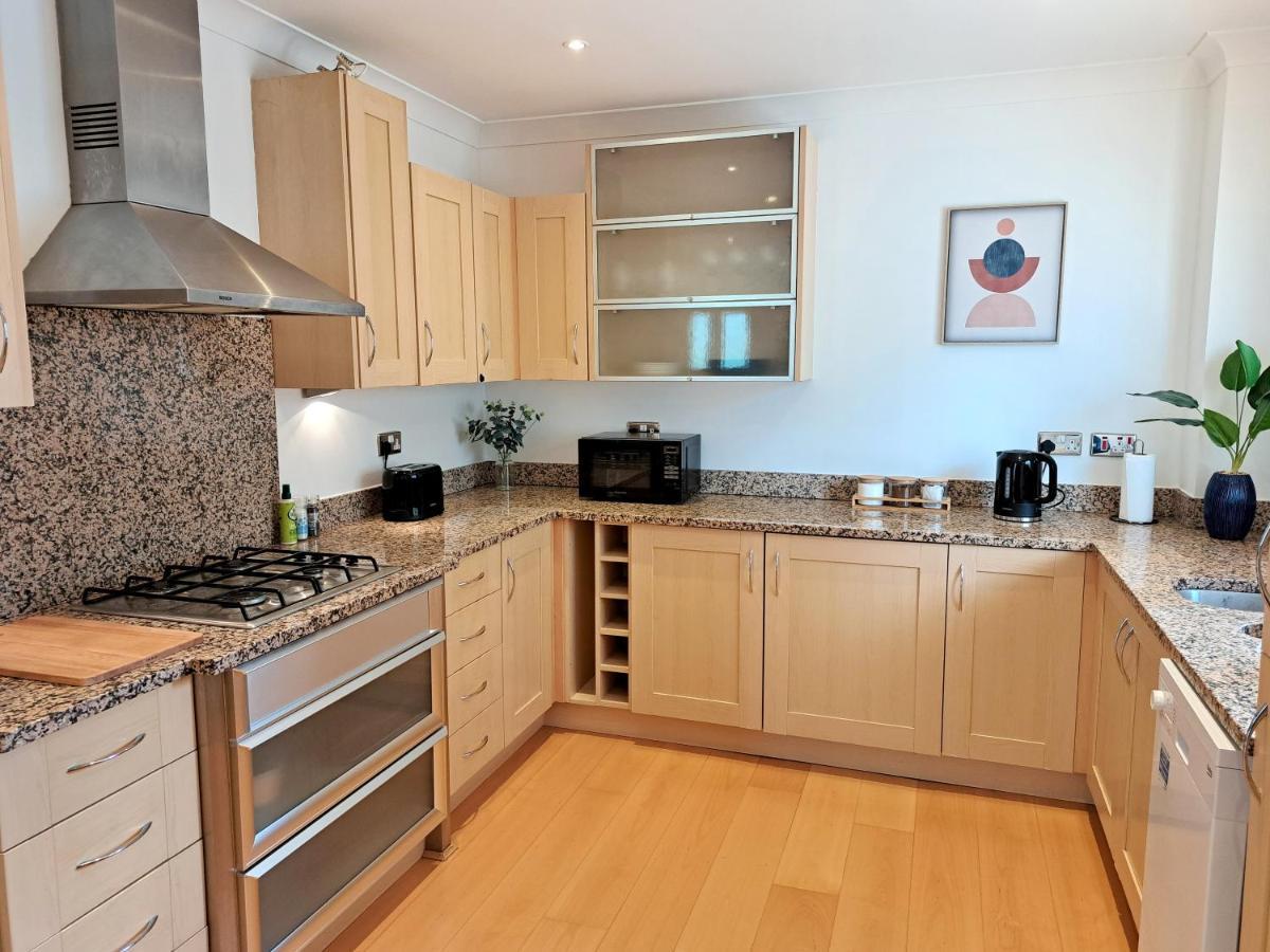 كامبريدج 2 Bedroom, 2 Bathroom Apartment With Free Parking In A Great Location المظهر الخارجي الصورة