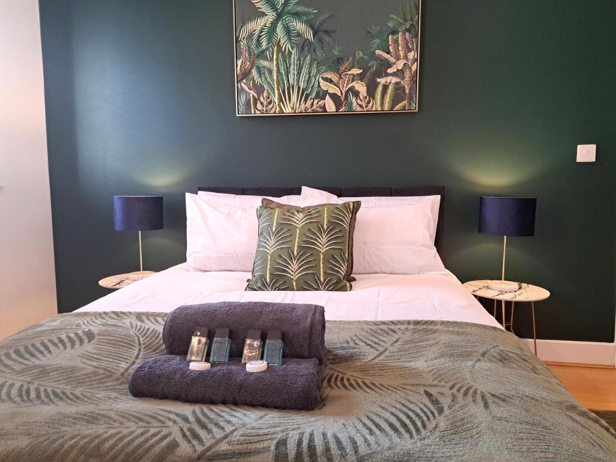 كامبريدج 2 Bedroom, 2 Bathroom Apartment With Free Parking In A Great Location المظهر الخارجي الصورة